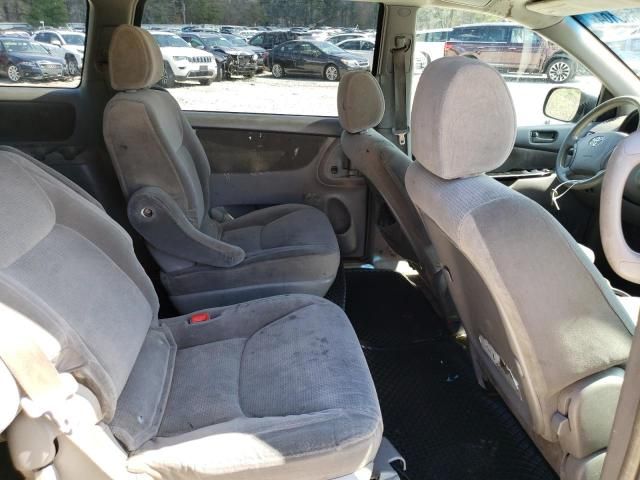 2005 Toyota Sienna CE