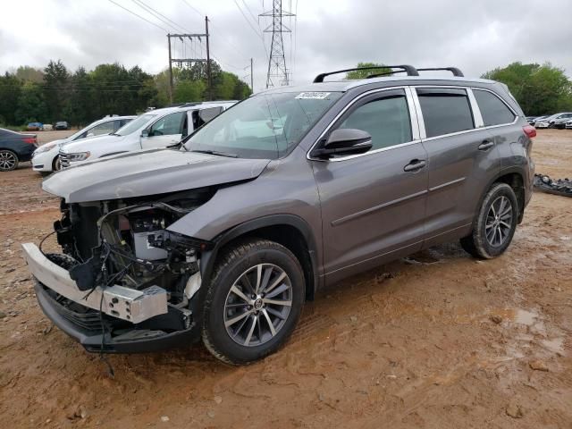 2017 Toyota Highlander SE