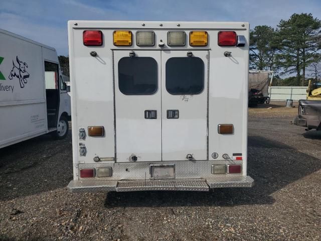 2010 Ford Econoline E350 Super Duty Cutaway Van