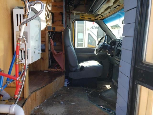 2005 Ford Econoline E450 Super Duty Cutaway Van