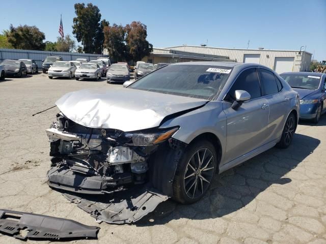 2022 Toyota Camry SE