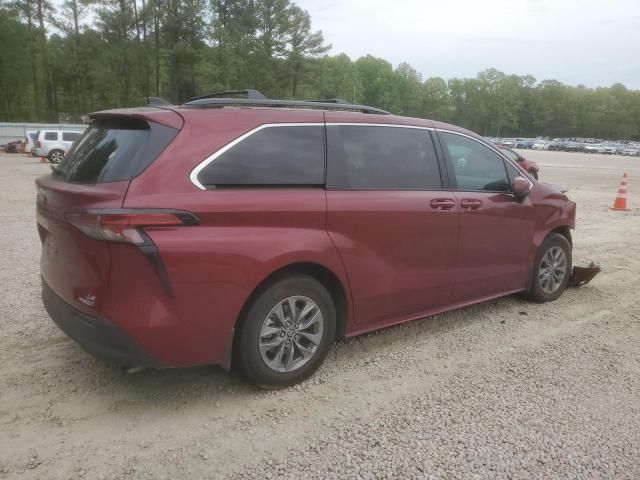 2022 Toyota Sienna LE