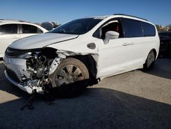 Chrysler Pacifica Vehiculos salvage en venta: 2020 Chrysler Pacifica Hybrid Limited