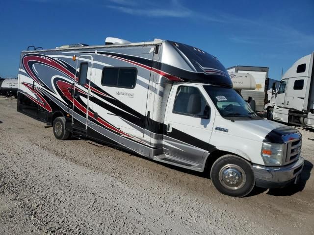 2013 Ford Econoline E450 Super Duty Cutaway Van