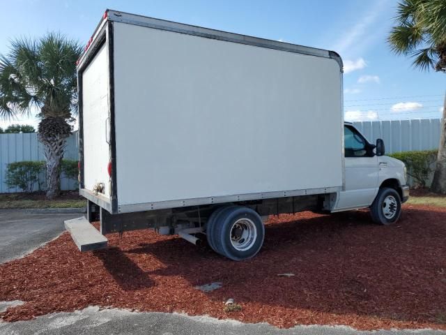 2009 Ford Econoline E350 Super Duty Cutaway Van