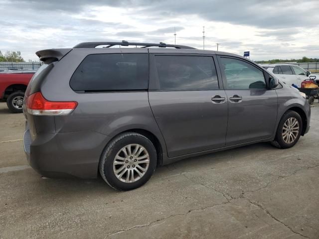 2012 Toyota Sienna XLE