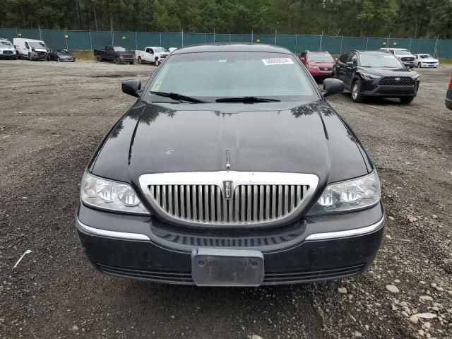 2011 Lincoln Town Car Signature Limited