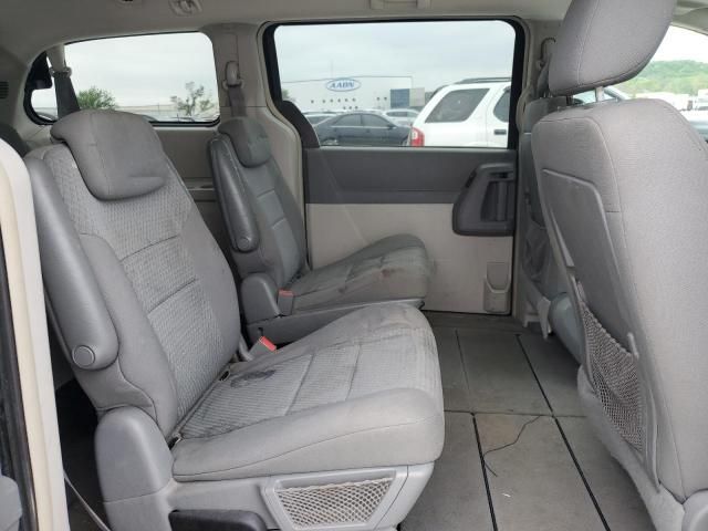 2010 Chrysler Town & Country LX