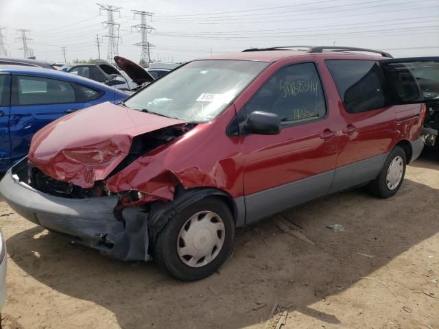 1999 Toyota Sienna LE