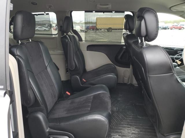 2014 Chrysler Town & Country Touring L