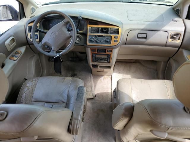 2000 Toyota Sienna LE