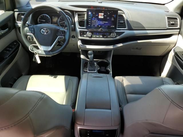 2017 Toyota Highlander SE