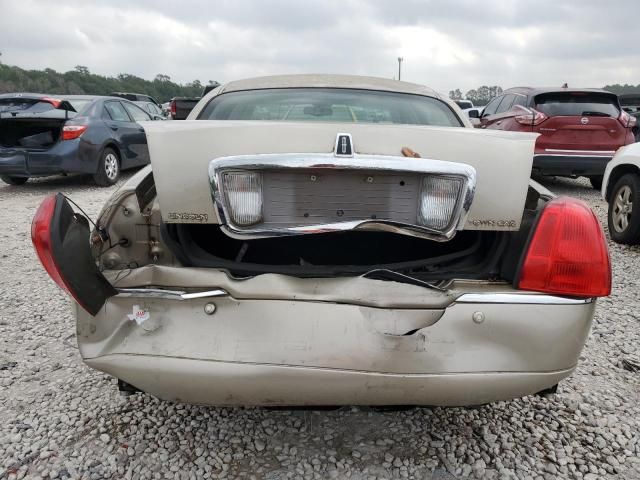 2004 Lincoln Town Car Executive