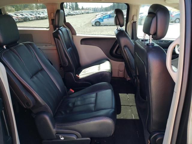 2016 Chrysler Town & Country Touring