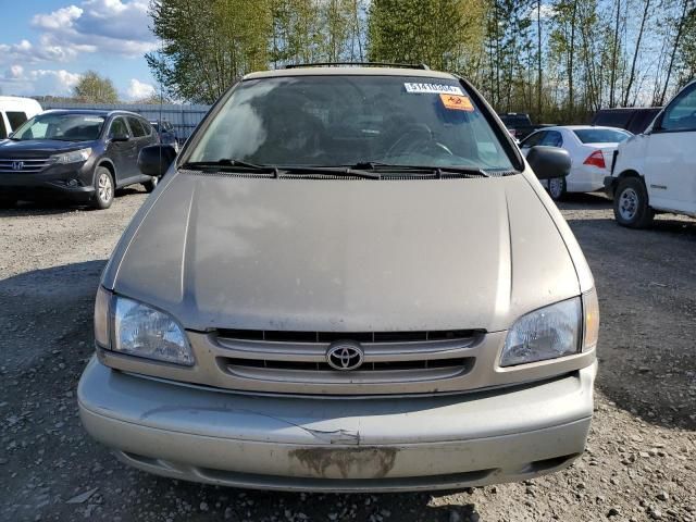 2000 Toyota Sienna LE