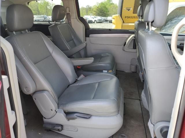 2012 Volkswagen Routan SE