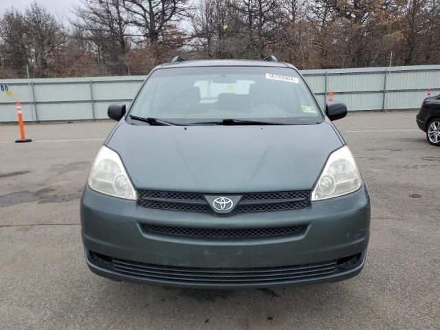 2004 Toyota Sienna CE