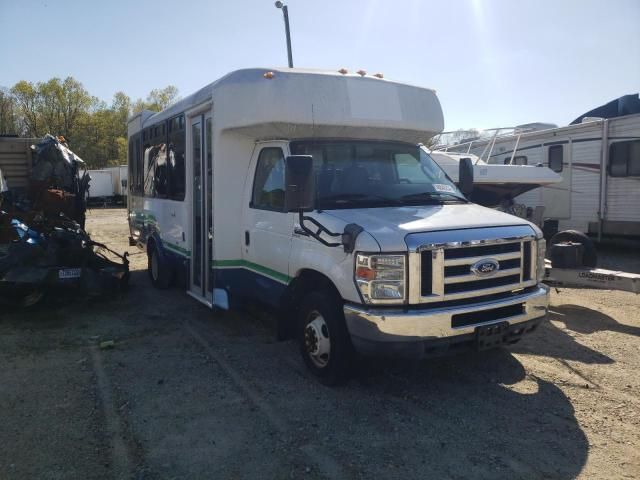 2012 Ford Econoline E450 Super Duty Cutaway Van