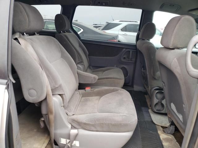 2005 Toyota Sienna CE