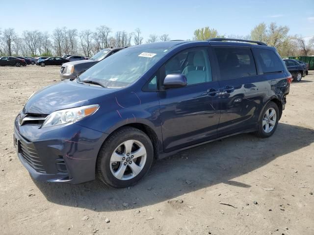 2019 Toyota Sienna LE