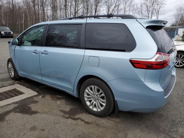 2017 Toyota Sienna XLE