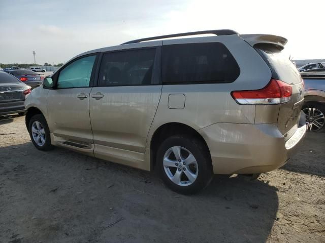 2013 Toyota Sienna LE