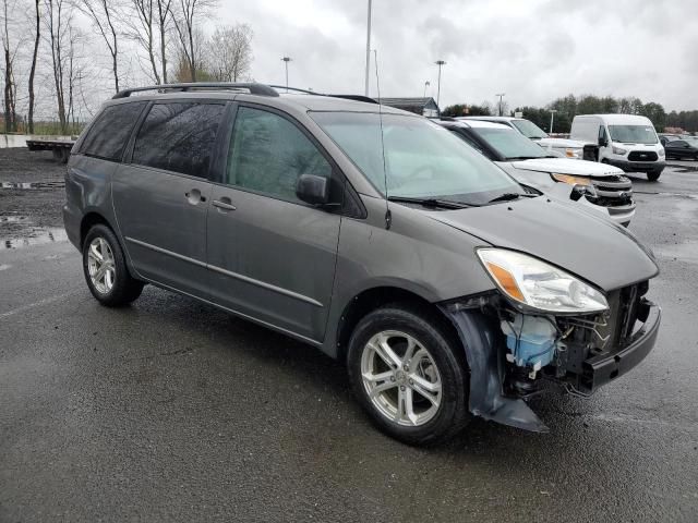 2004 Toyota Sienna LE