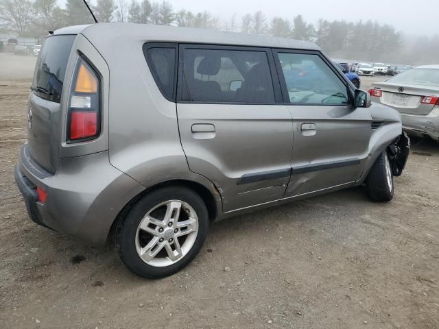 2010 KIA Soul +