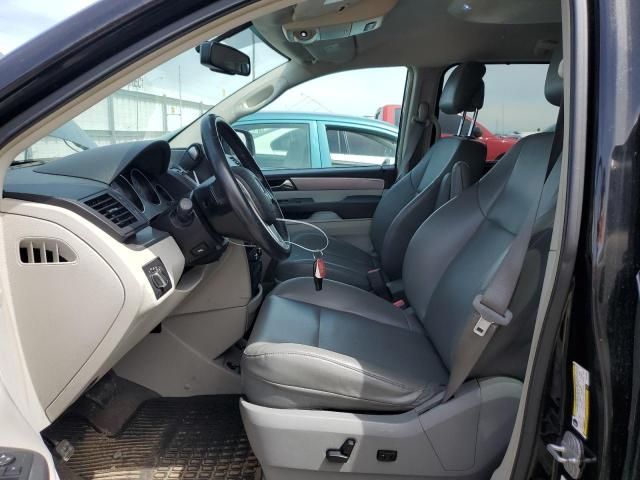 2013 Volkswagen Routan SE