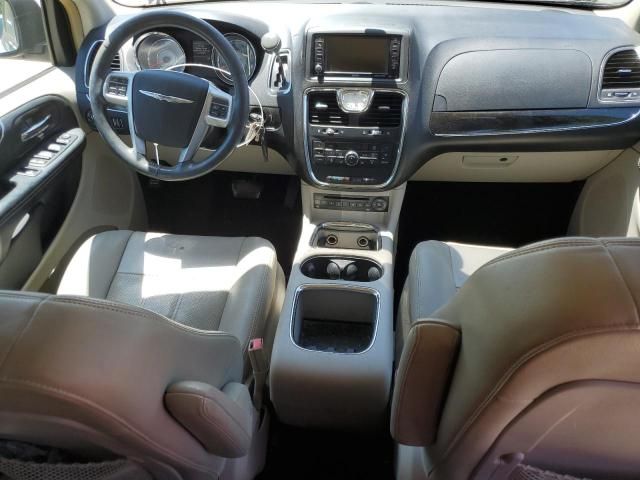 2013 Chrysler Town & Country Touring L