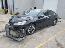 Carros salvage sin ofertas aún a la venta en subasta: 2017 Honda Accord Touring Hybrid