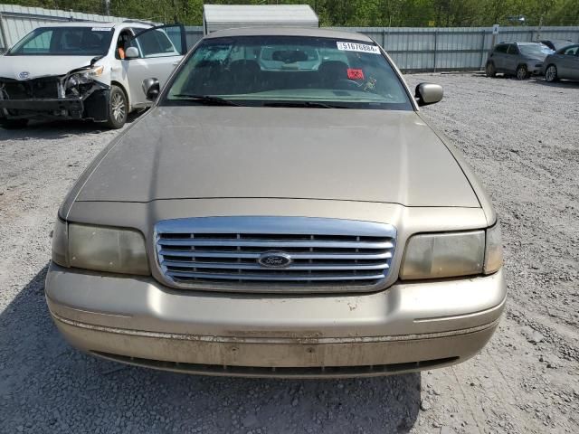 2000 Ford Crown Victoria LX