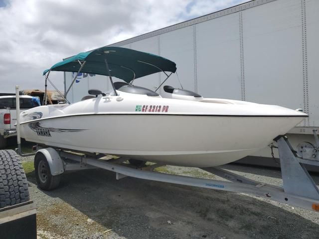 2000 Yamaha Boat