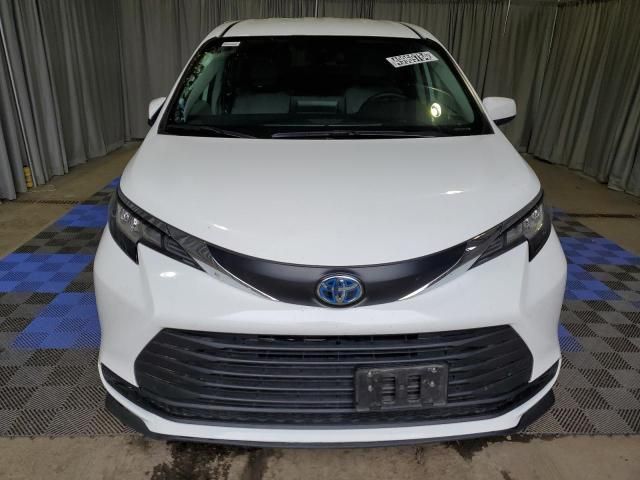 2023 Toyota Sienna LE