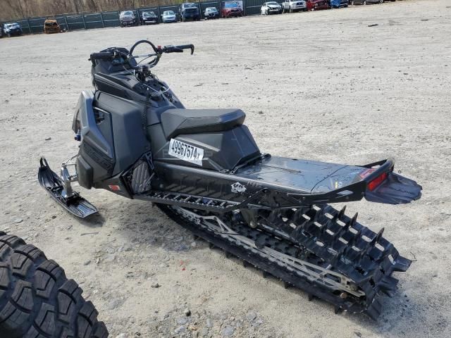 2022 Polaris Snowmobile