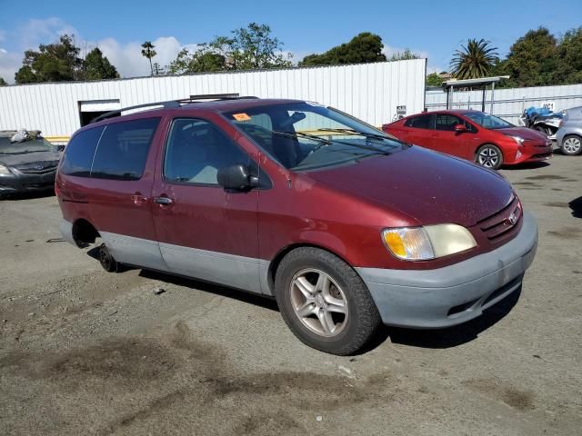 2001 Toyota Sienna LE