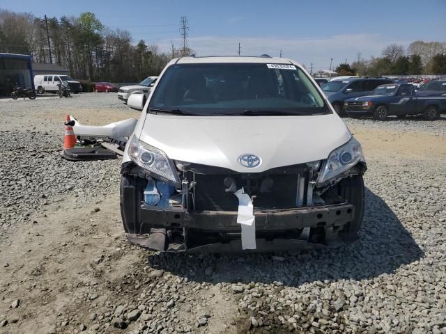 2017 Toyota Sienna XLE