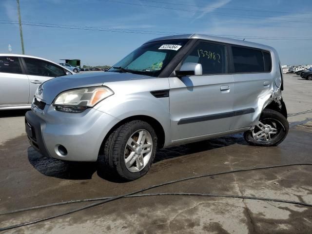 2010 KIA Soul +