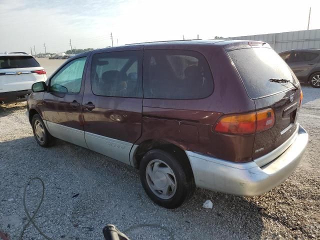 2000 Toyota Sienna LE