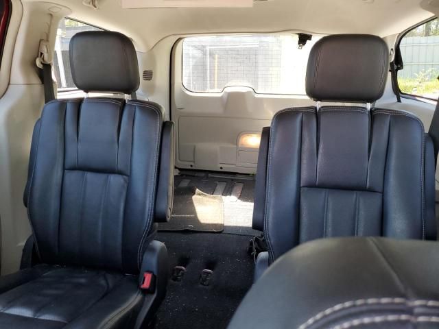 2012 Chrysler Town & Country Touring