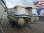 2006 Smokercraft Pontoon