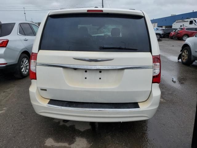 2013 Chrysler Town & Country Touring L