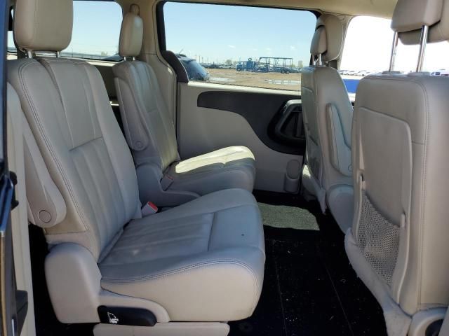 2013 Chrysler Town & Country Touring