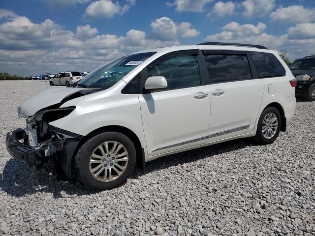 2017 Toyota Sienna XLE