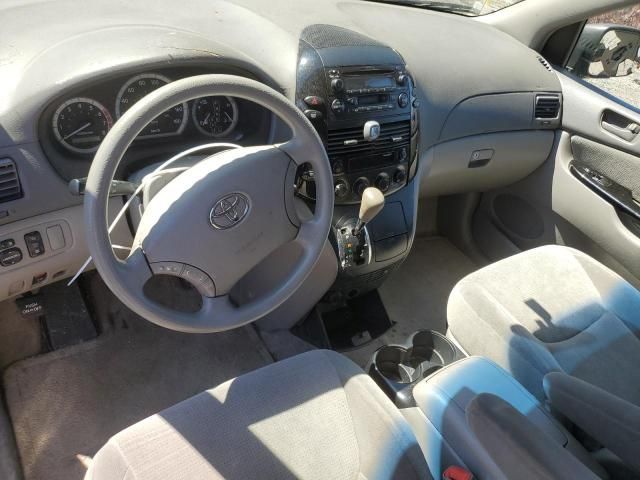 2005 Toyota Sienna CE