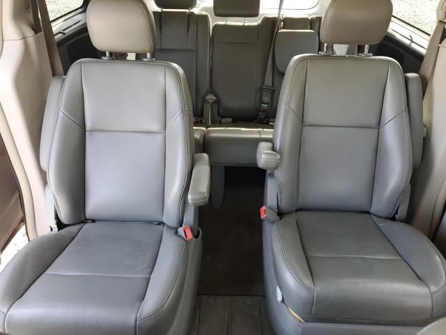 2012 Volkswagen Routan SE