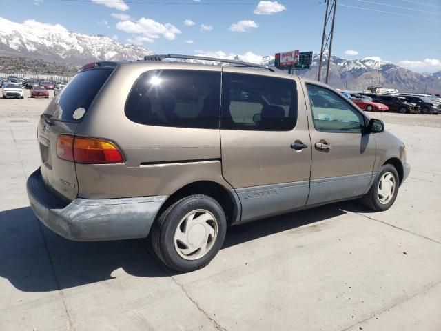 1999 Toyota Sienna LE