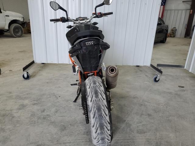 2014 KTM 690 Duke