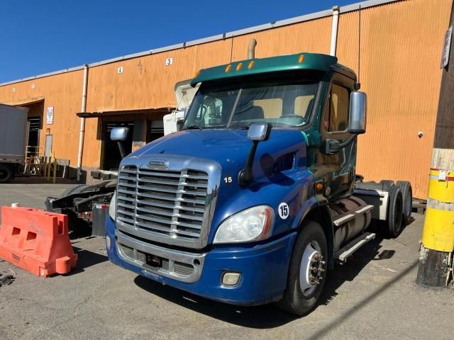 2011 Freightliner Cascadia 113