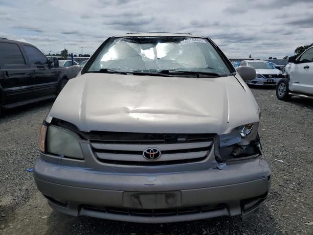 2003 Toyota Sienna LE